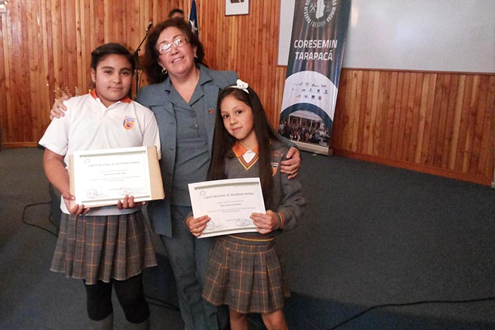 Students from Colegio Nazaret win 1st and 2nd place in CORESEMIN painting competition.