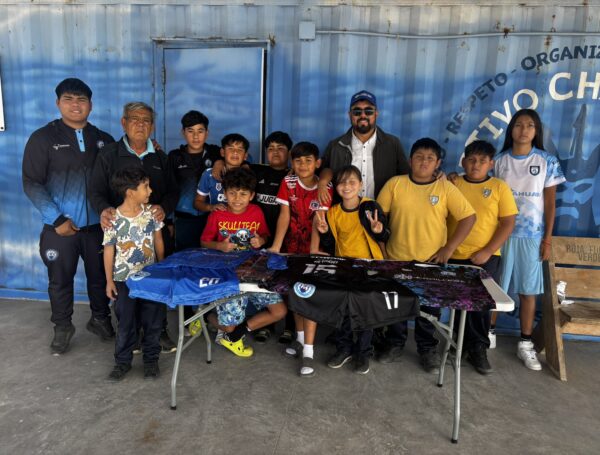 Minera Cordillera apoya al Club Deportivo Chanavayita con indumentaria deportiva para su rama infantil